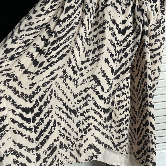 Parker Silk Patterned Wrap Dress. Size Small - Picture 2 of 4